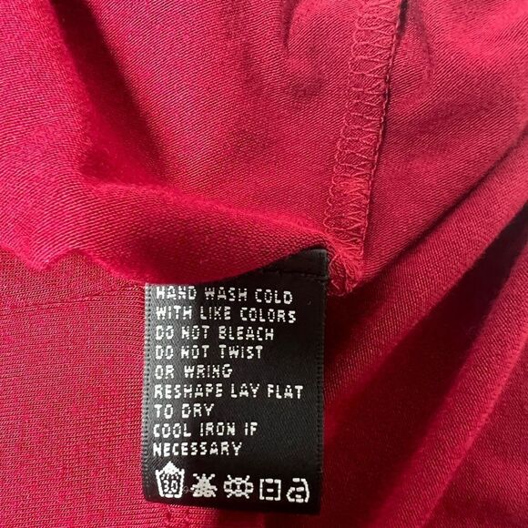 August Silk Top Ruby with Ruffles Size M - Picture 9 of 15